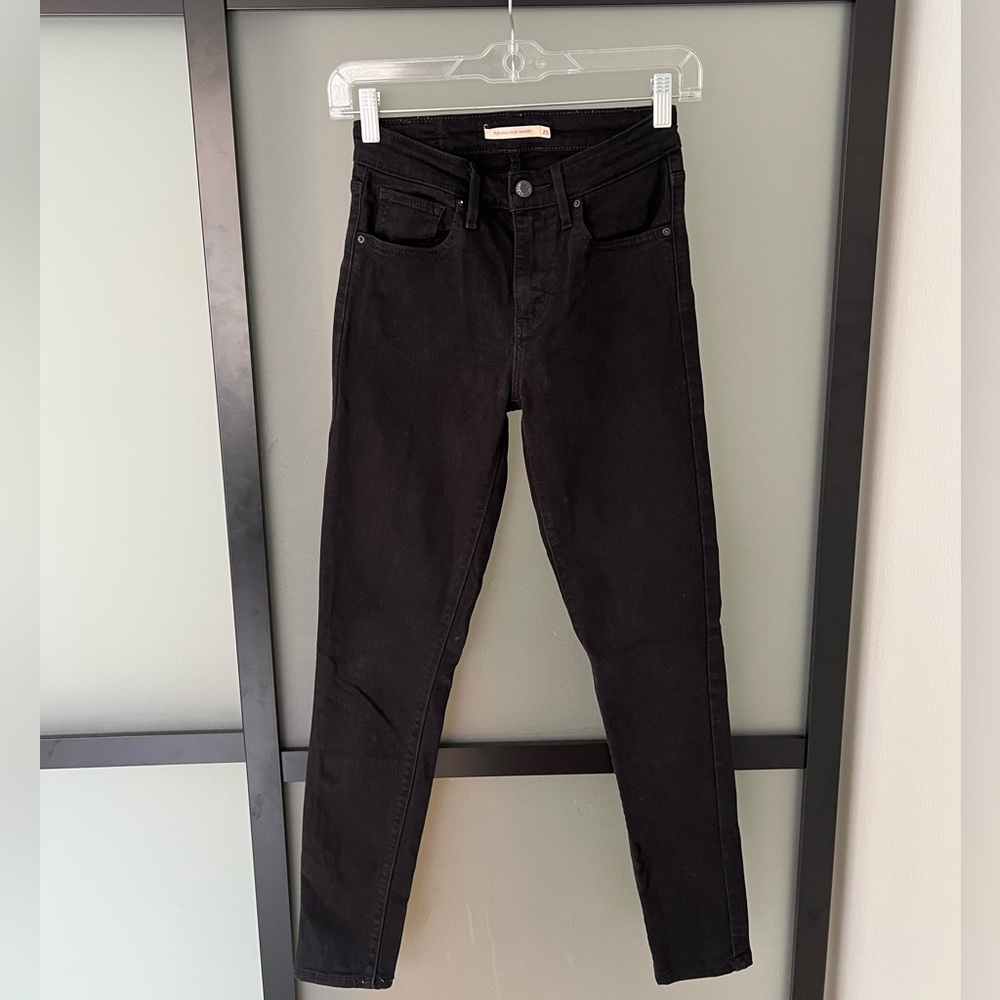 Levi 721 High Rise Skinny Jeans in Black